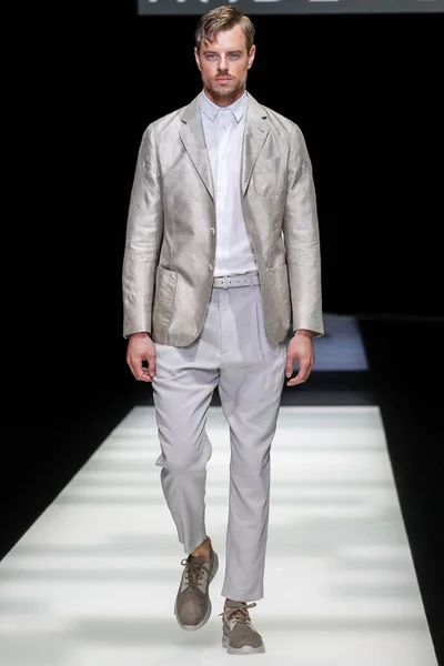 Look 17